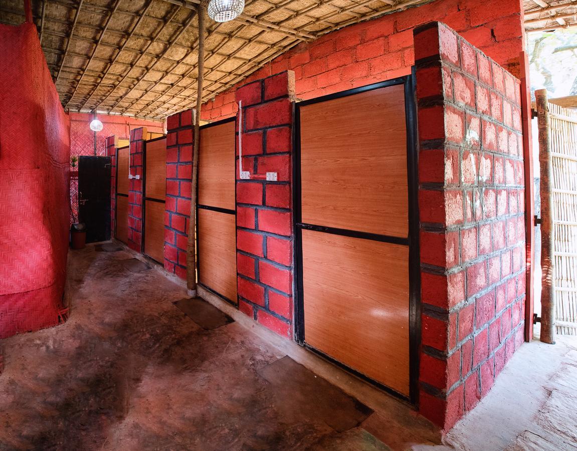Bricks And Bamboo Hostel Anjuna Exterior foto